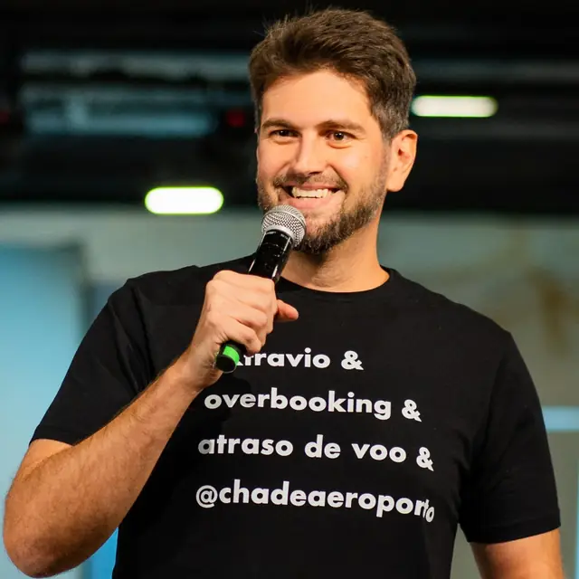 Eduardo Esteves falando sobre extravio, overbooking e atraso de voo
